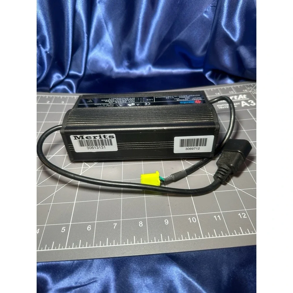 Merits HP8204B 24V 3A Mobility Scooter Wheelchair Battery Charger 3-Pin Tested